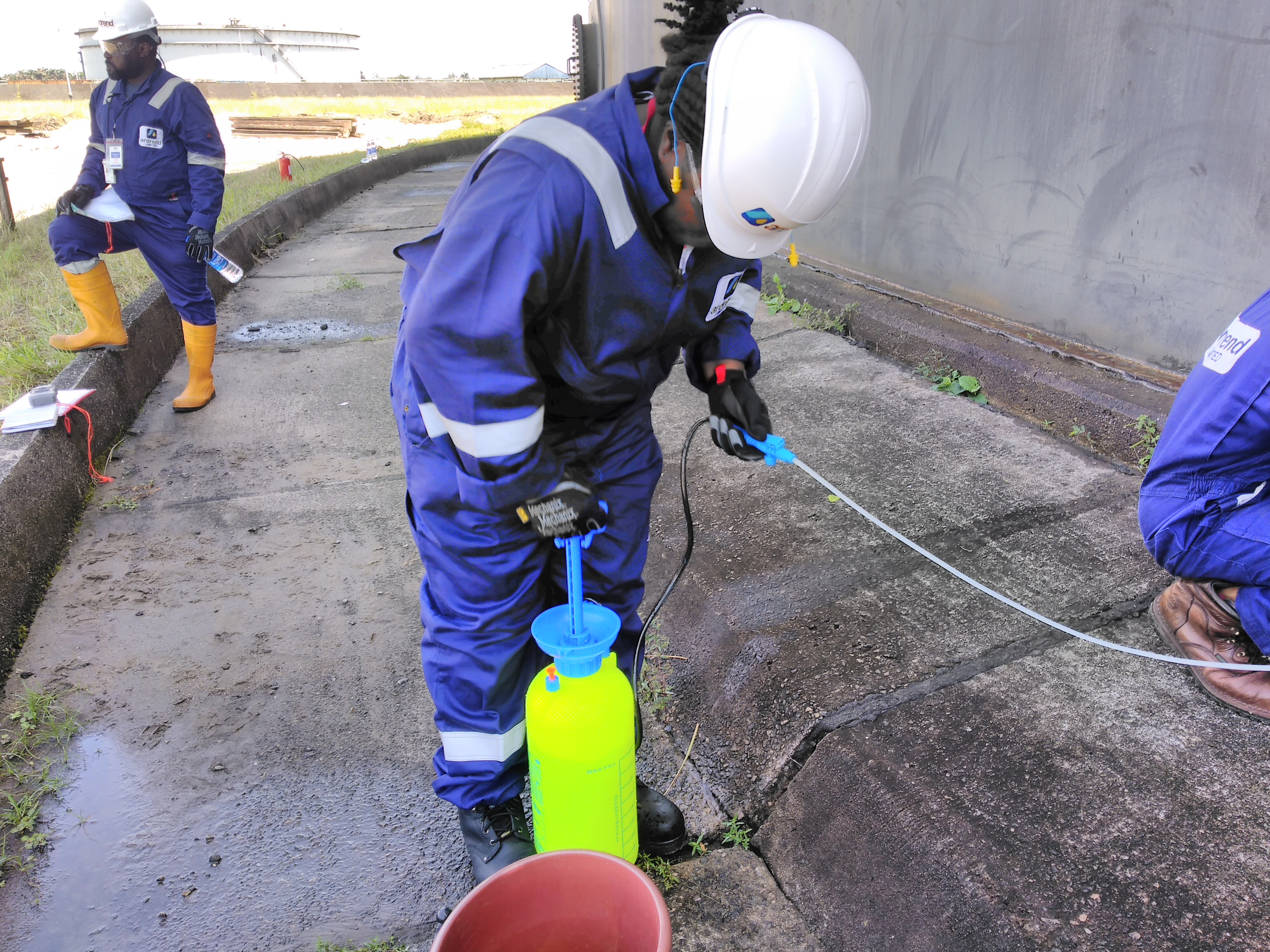 Zero man-entry robotic tank cleaning operation